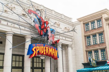 Osaka, Japonya - 21 Kasım 2016: Örümcek adam binmek, evrensel dünya o