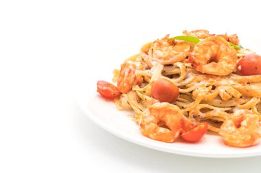 Karides ve domatesli spagetti. 