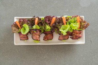 pastırma ile salata rulo