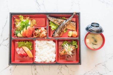 ızgara saba bento