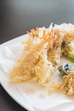 kızarmış karides (tempura)
