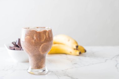 Çikolatalı muzlu milkshake