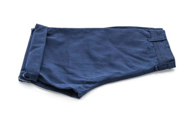 beyaz üzerine kısa pantolon