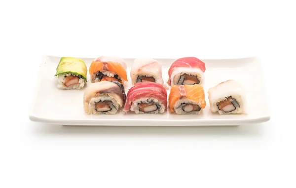 Rollo de sushi mezclado - estilo de comida japonesa — Foto de Stock