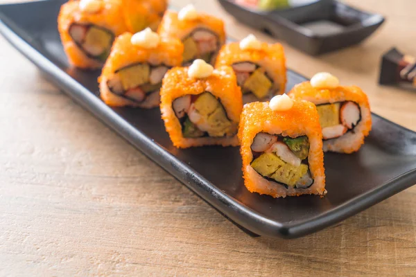 Rollo de sushi california - estilo de comida japonesa — Foto de Stock