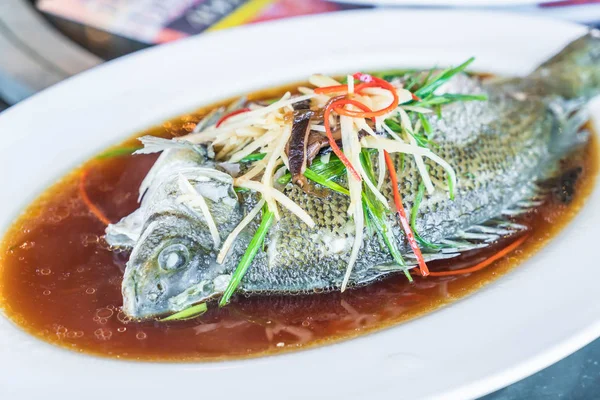 Soya soslu yeşim levrek buğulama