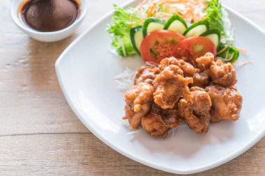 kızarmış piliç tonkatsu sos ile