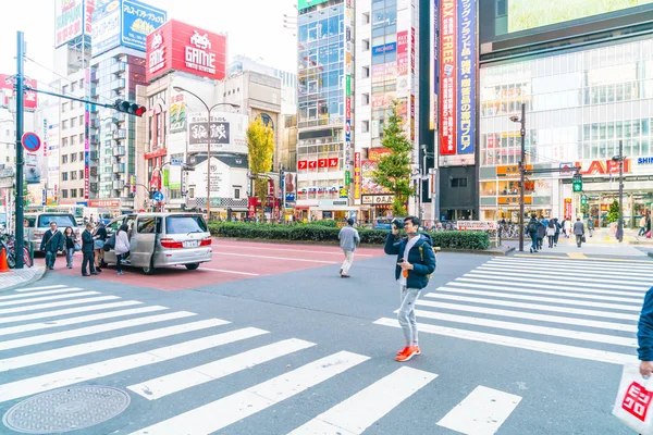 Tokyo, Japonya - 2016 Kasım 17: Shinjuku Tokyo'nın busine biridir