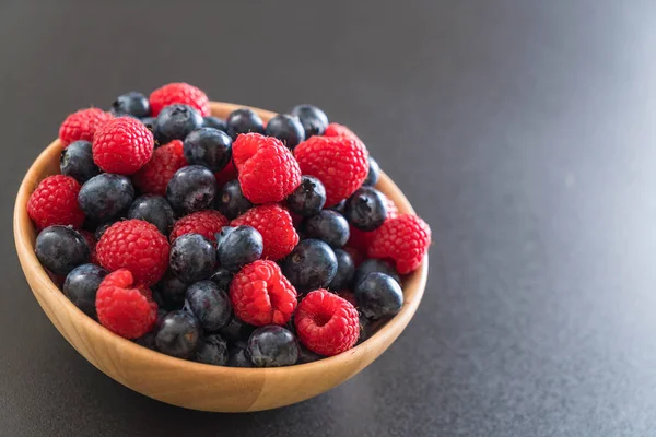 taze yaban mersini ve rasberry 