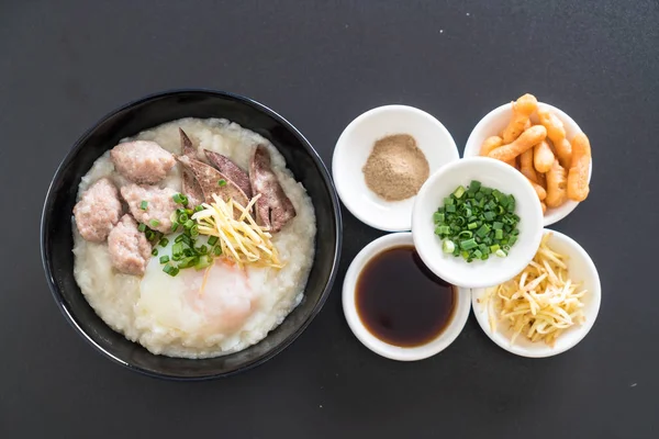 domuz eti ve yumurta ile pirinç lapası