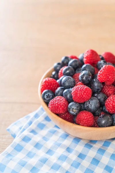 taze yaban mersini ve rasberry 