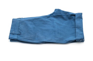 beyaz üzerine kısa pantolon