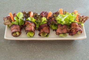 pastırma ile salata rulo