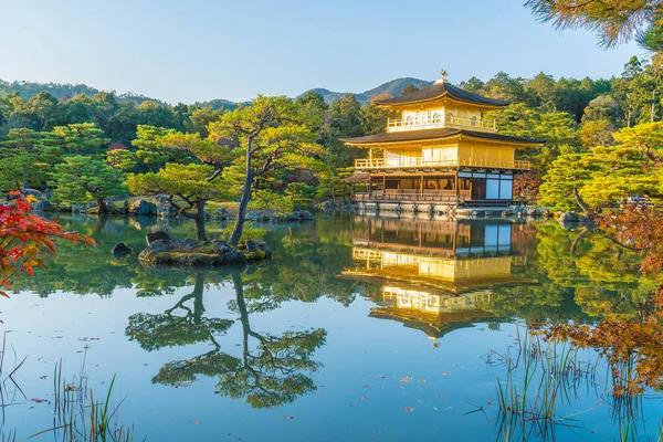 Bella architettura al Tempio Kinkakuji (Il Padiglione d'Oro ) — Foto Stock