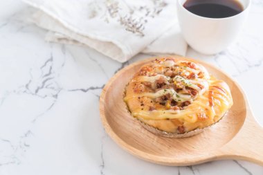 jambon salata ve kurutulmuş domuz topuz