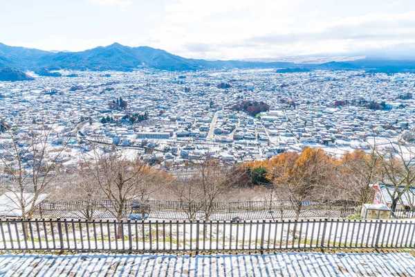 Kawaguchiko şehir manzarası ile kar 