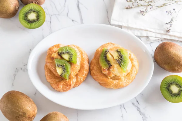 kivi tart plaka üzerinde