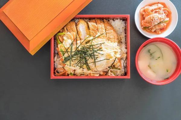 Kızarmış pirzola domuz (katsudon)  