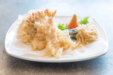 kızarmış karides (tempura)