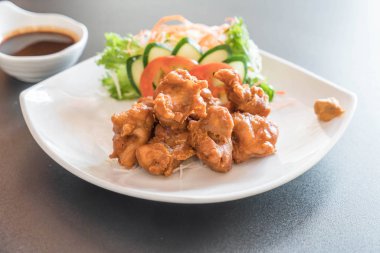 kızarmış piliç tonkatsu sos ile