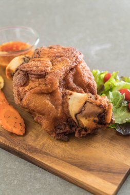 Gevrek domuz knuckle veya Alman domuz Hocks