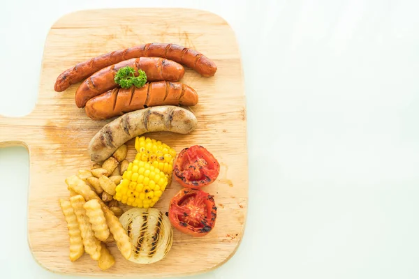 ızgara sosis mix sebze ve patates kızartması ile