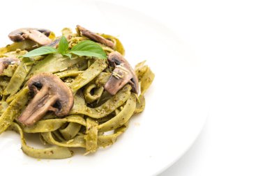 Mantarlı ıspanak fettuccine