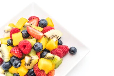 karışık taze meyve (çilek, ahududu, yaban mersini, kivi, mang