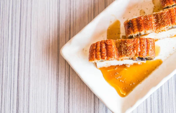 yılan balığı (unagi suşi)