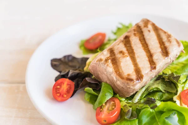 Tuna biftek salatası ile