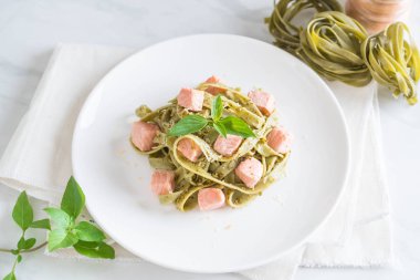 ıspanak fettuccine somon ile