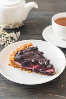 böğürtlenli turta çay ile