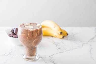 Çikolatalı muzlu milkshake