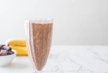 Çikolatalı muzlu milkshake