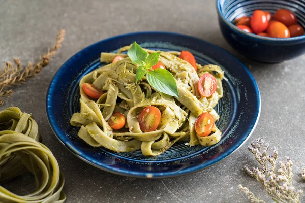 ıspanak fettuccine domates ile