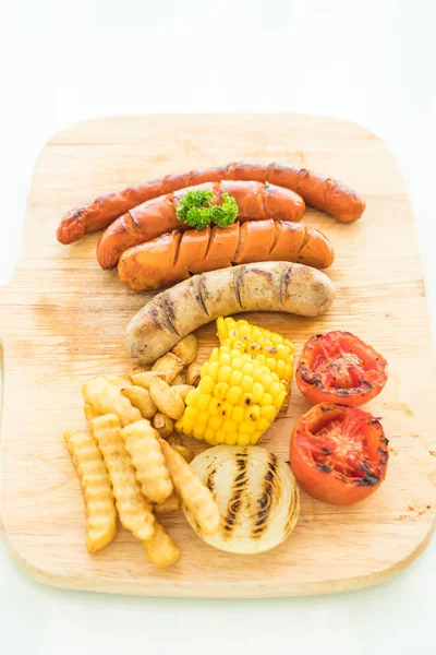 ızgara sosis mix sebze ve patates kızartması ile