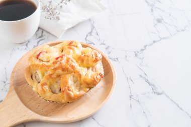 Yengeç sopa ekmek ile