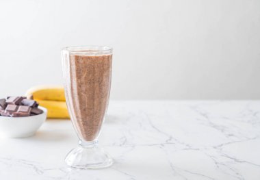 Çikolatalı muzlu milkshake