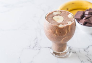 Çikolatalı muzlu milkshake