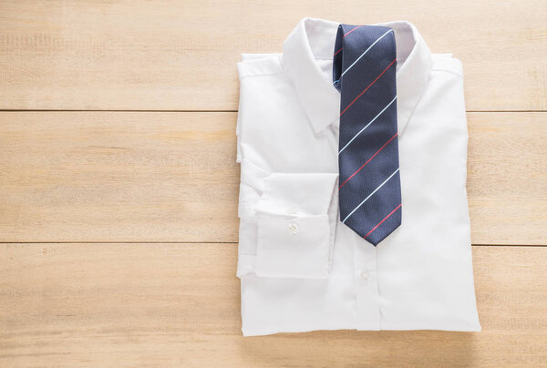 Рубашка с галстуком
