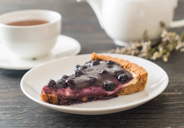 böğürtlenli turta çay ile