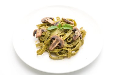 Mantarlı ıspanak fettuccine