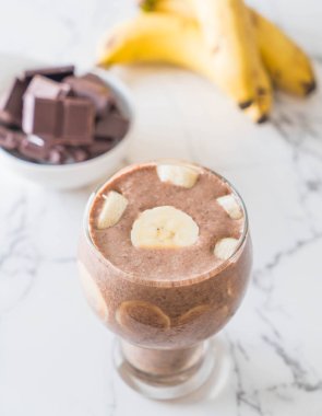 Çikolatalı muzlu milkshake