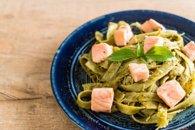 ıspanak fettuccine somon ile