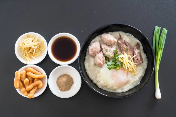 domuz eti ve yumurta ile pirinç lapası