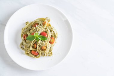 ıspanak fettuccine domates ile