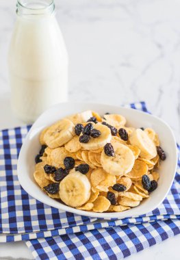 muz, Kuru üzüm ve süt ile tahıl 