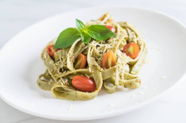 ıspanak fettuccine domates ile