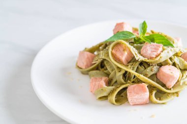 ıspanak fettuccine somon ile