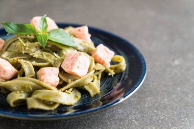 ıspanak fettuccine somon ile